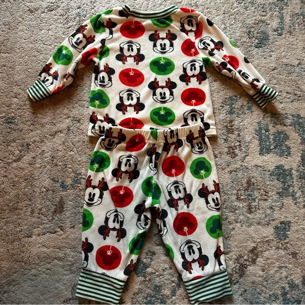 🌟3/$20🌟 Disney Mickey fleece matching lounge pajama set - Picture 2 of 4